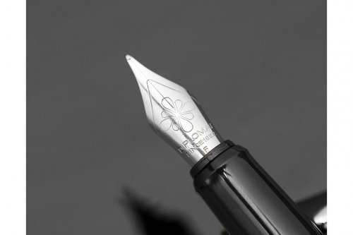 Перьевая ручка Diplomat Esteem Black Lacquer перо M