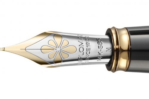 Перьевая ручка Diplomat Excellence A Plus Rhomb Guilloche Lapis Black перо M золото 14K