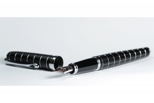 Перьевая ручка Diplomat Excellence A Plus Rhomb Guilloche Lapis Black перо M золото 14K