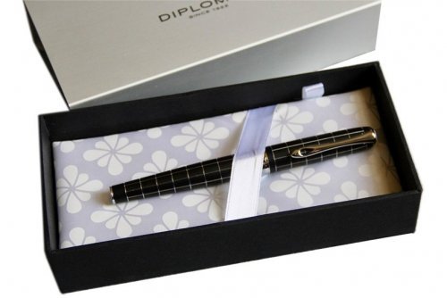 Перьевая ручка Diplomat Excellence A Plus Rhomb Guilloche Lapis Black перо M золото 14K