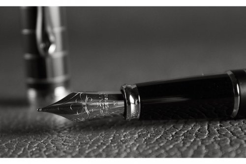 Перьевая ручка Diplomat Excellence A Plus Rhomb Guilloche Lapis Black перо F