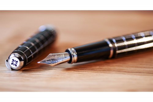 Перьевая ручка Diplomat Excellence A Plus Rhomb Guilloche Lapis Black перо F