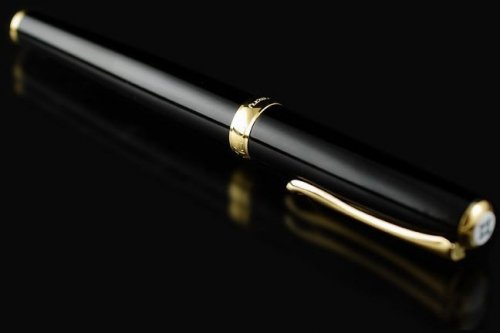 Перьевая ручка Diplomat Excellence A2 Black Lacquer Gold перо F