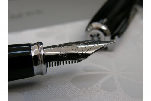 Перьевая ручка Diplomat Excellence A2 Black Lacquer перо F