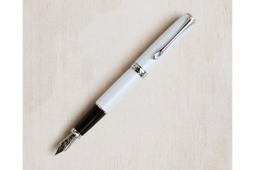 Перьевая ручка Diplomat Excellence A Pearl White перо F