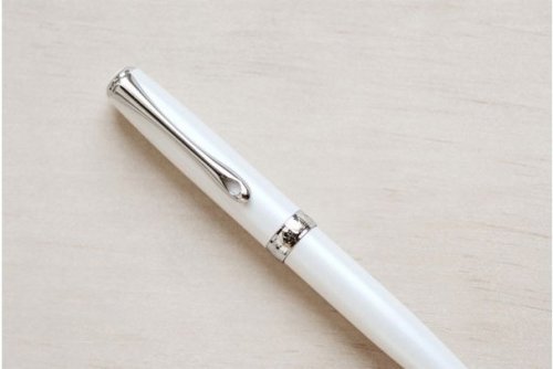 Перьевая ручка Diplomat Excellence A Pearl White перо F