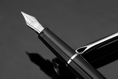 Перьевая ручка Diplomat Traveller Black Lacquer перо F