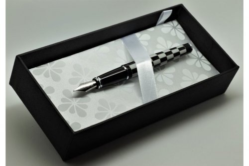 Перьевая ручка Diplomat Excellence Rome Black White перо M